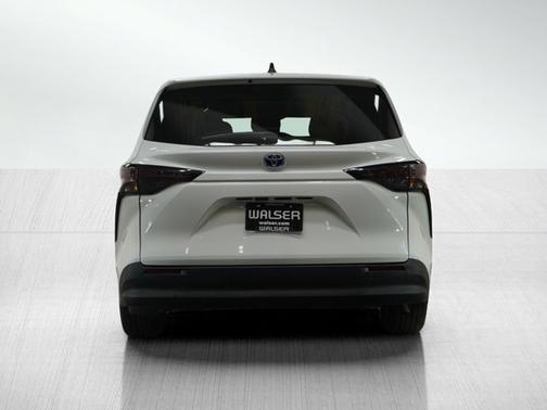 2023 Toyota Sienna LE