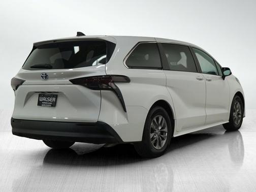2023 Toyota Sienna LE