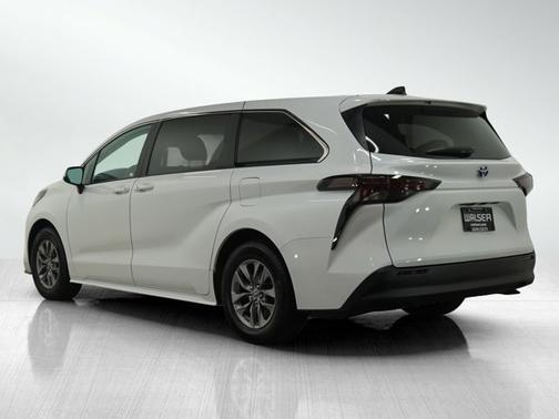 2023 Toyota Sienna LE
