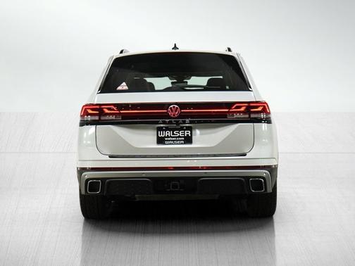 Opal White Pearl 2024 Volkswagen Atlas 2.0T Peak Edition SEL