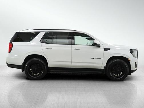White 2022 GMC Yukon SLE