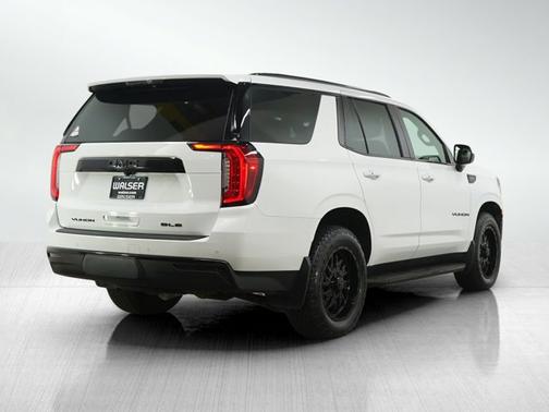 White 2022 GMC Yukon SLE