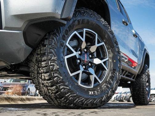 2025 GMC Canyon 4WD AT4