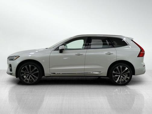 2023 Volvo XC60 Ultimate Bright Theme