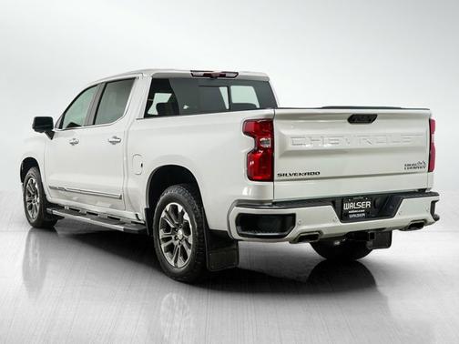 Iridescent Pearl Tricoat 2024 Chevrolet Silverado 1500 High Country