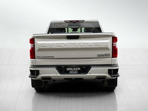 Iridescent Pearl Tricoat 2024 Chevrolet Silverado 1500 High Country