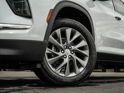 Iridescent White Tricoat 2026 Buick Enclave Preferred