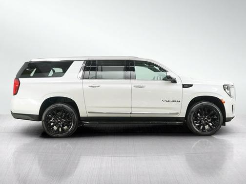 White Frost Tricoat 2023 GMC Yukon XL SLT