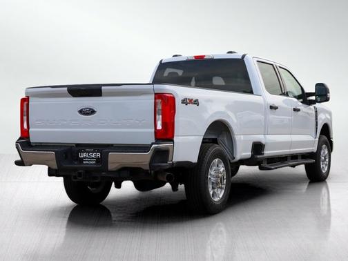 Oxford White 2025 Ford F-350 XLT
