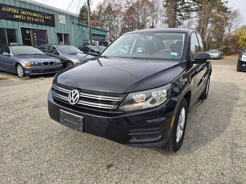 Deep Black Metallic 2013 Volkswagen Tiguan S