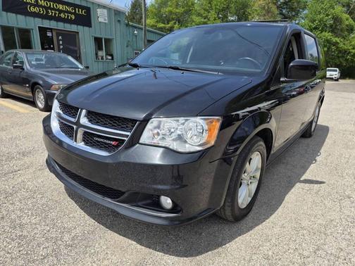 Black Onyx Crystal Pearlcoat 2019 Dodge Grand Caravan SXT