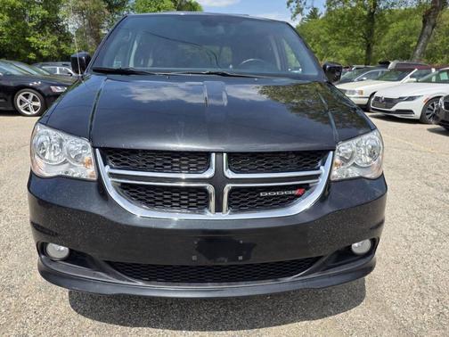 Black Onyx Crystal Pearlcoat 2019 Dodge Grand Caravan SXT