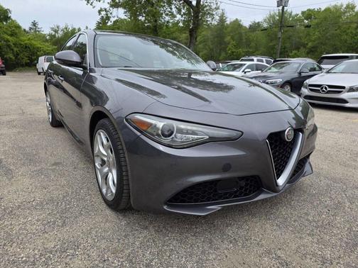 Vesuvio Gray Metallic 2018 Alfa Romeo Giulia Ti