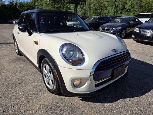 White 2017 MINI Hardtop Cooper