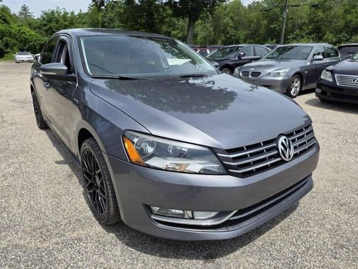 Platinum Gray Metallic 2014 Volkswagen Passat 2.0L TDI DSG SE w/Sunroof