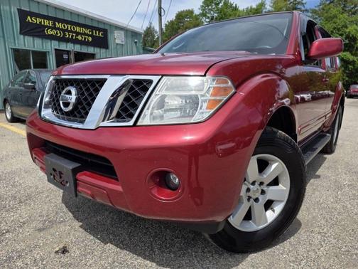 Red Brawn Metallic 2008 Nissan Pathfinder SE Off-road
