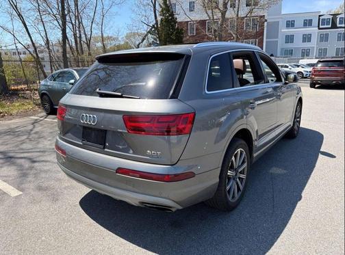 Graphite Gray Metallic 2017 Audi Q7 3.0T Premium