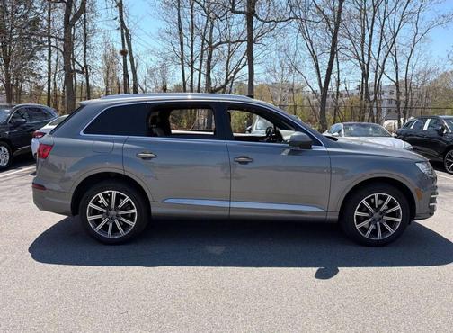 Graphite Gray Metallic 2017 Audi Q7 3.0T Premium