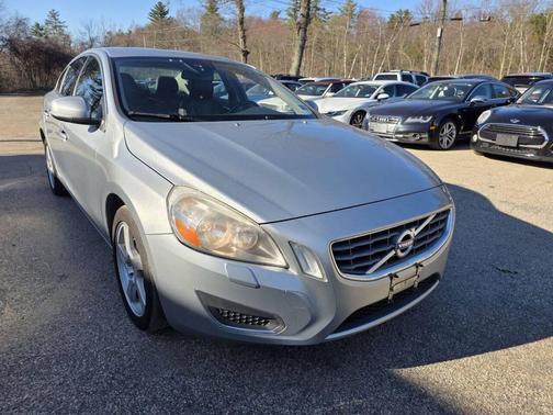 Electric Silver Metallic 2013 Volvo S60 T5