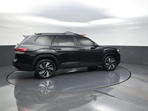 Deep Black 2024 Volkswagen Atlas 2.0T SE w/Technology 4MOTION