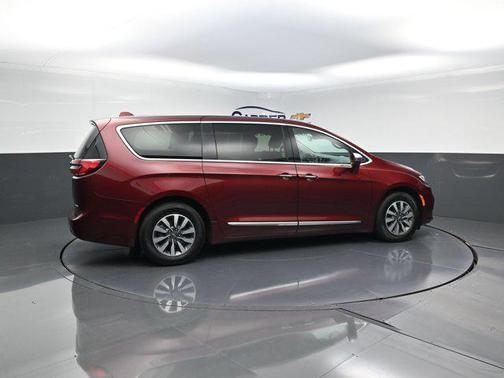 2022 Chrysler Pacifica Hybrid Limited