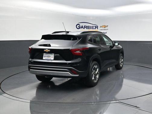 Mosaic Black Metallic 2026 Chevrolet Trax LT