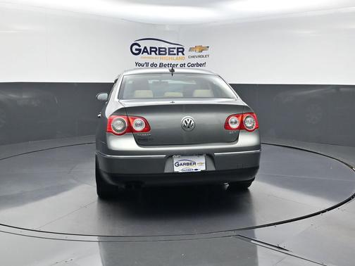 Granite Green 2006 Volkswagen Passat 2.0T