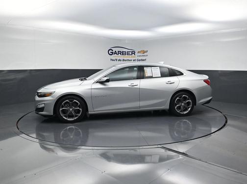 Silver Ice Metallic 2022 Chevrolet Malibu FWD LT