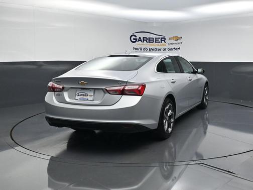 Silver Ice Metallic 2022 Chevrolet Malibu FWD LT