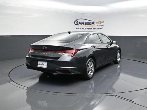 2021 Hyundai ELANTRA SE