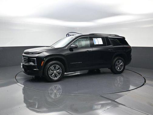 Mosaic Black Metallic 2026 Chevrolet Traverse LT