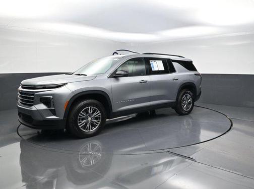 Sterling Gray Metallic 2025 Chevrolet Traverse LT