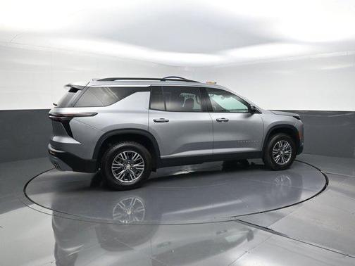 Sterling Gray Metallic 2025 Chevrolet Traverse LT