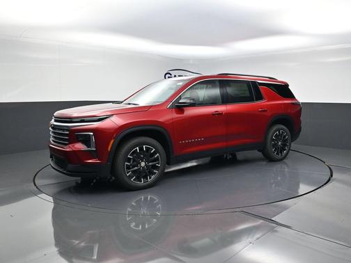 Radiant Red Tintcoat 2026 Chevrolet Traverse LT