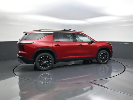 Radiant Red Tintcoat 2026 Chevrolet Traverse LT