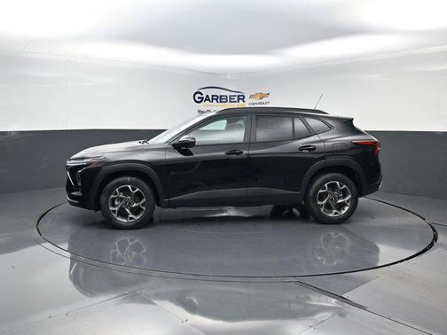 Mosaic Black Metallic 2026 Chevrolet Trax LT