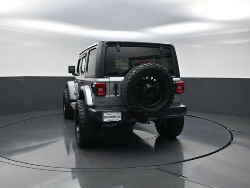 Billet Silver Metallic Clearcoat 2018 Jeep Wrangler Unlimited Sahara