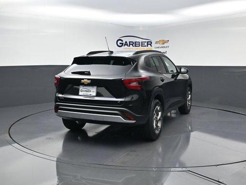 Mosaic Black Metallic 2026 Chevrolet Trax LT