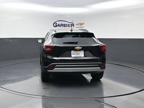 Mosaic Black Metallic 2026 Chevrolet Trax LT