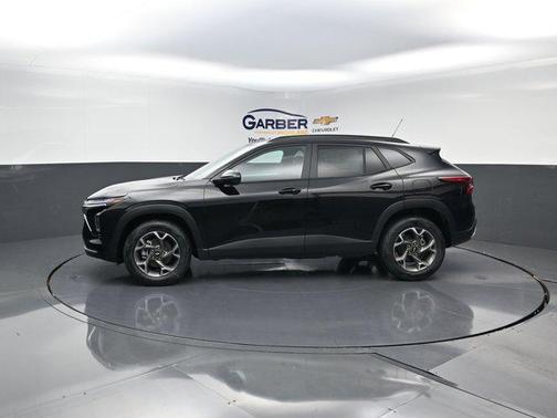 Mosaic Black Metallic 2026 Chevrolet Trax LT