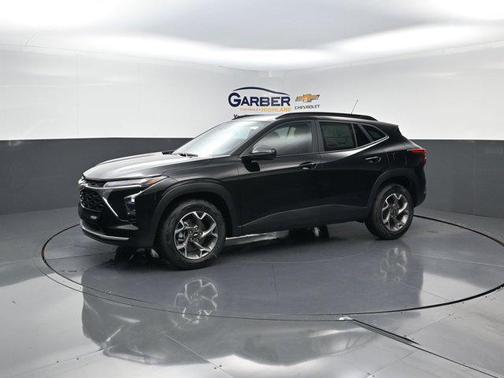 Mosaic Black Metallic 2026 Chevrolet Trax LT