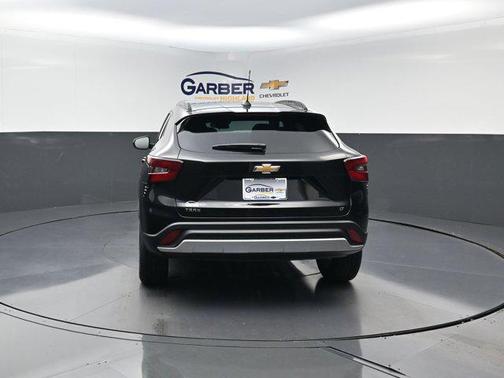 Mosaic Black Metallic 2026 Chevrolet Trax LT