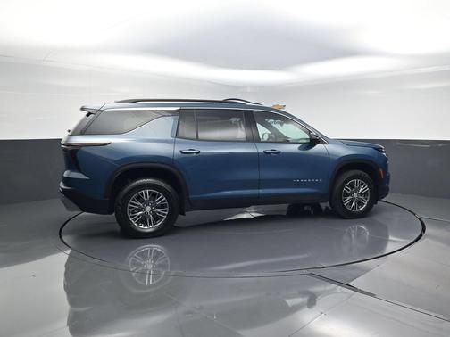 Lakeshore Blue Metallic 2026 Chevrolet Traverse LT