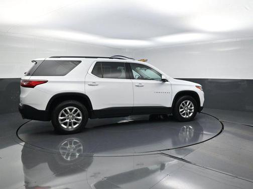 Summit White 2019 Chevrolet Traverse LT Cloth