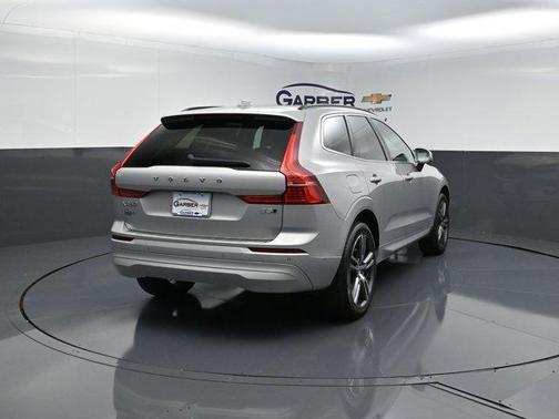 2022 Volvo XC60 B5 Momentum