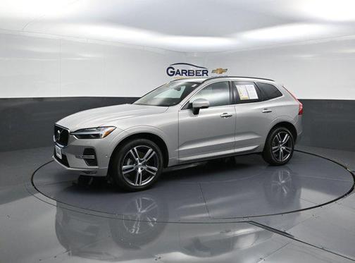 2022 Volvo XC60 B5 Momentum