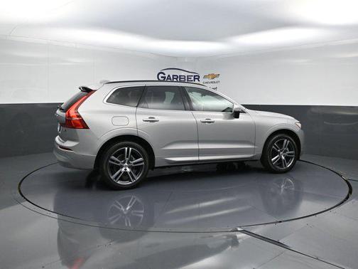 2022 Volvo XC60 B5 Momentum