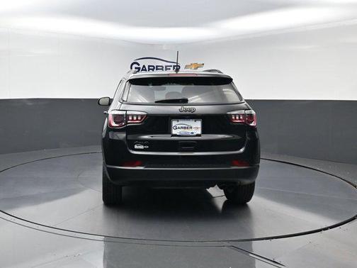 Diamond Black Crystal Pearlcoat 2022 Jeep Compass Latitude