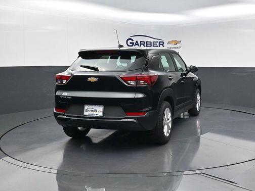 Mosaic Black Metallic 2026 Chevrolet Trailblazer LS