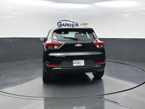 Mosaic Black Metallic 2026 Chevrolet Trailblazer LS